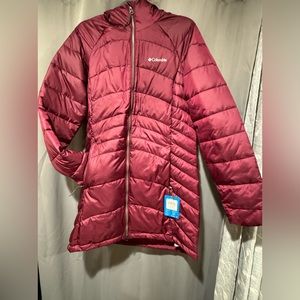New with tags maroon long Columbia puffer jacket